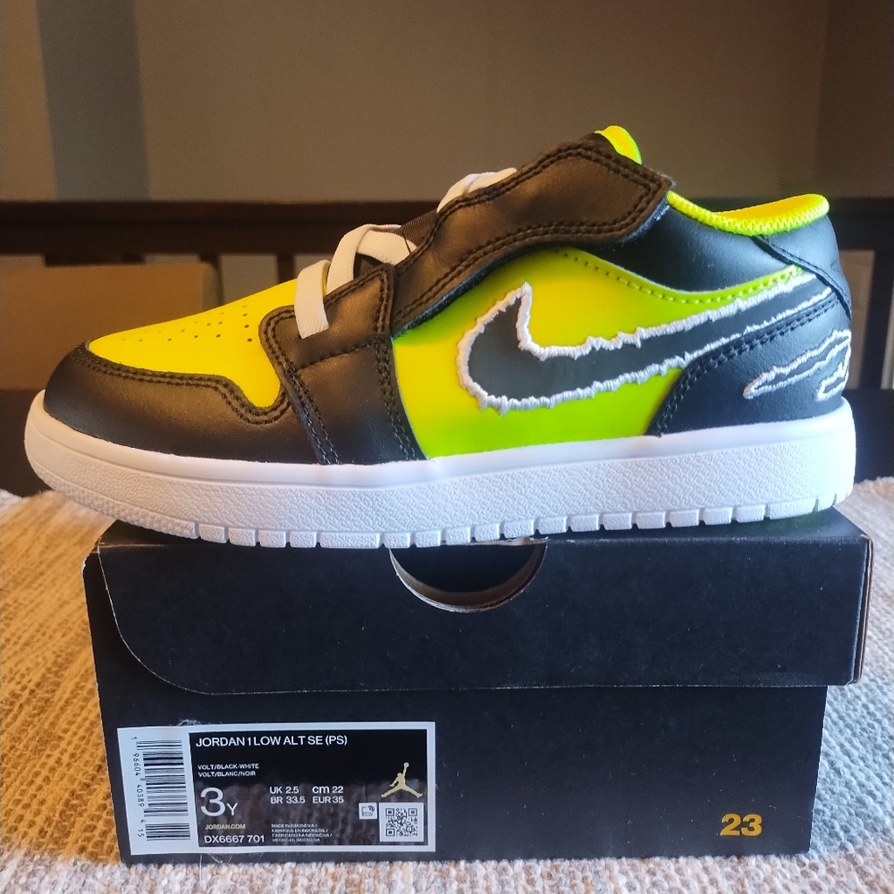 Nike jordan 1 low black neon green size 3 velcro elastic strap court borough new
